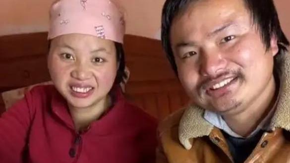 二胎|小春花抱二胎吹风，小演员已被替换，网友：表妹正提刀赶来