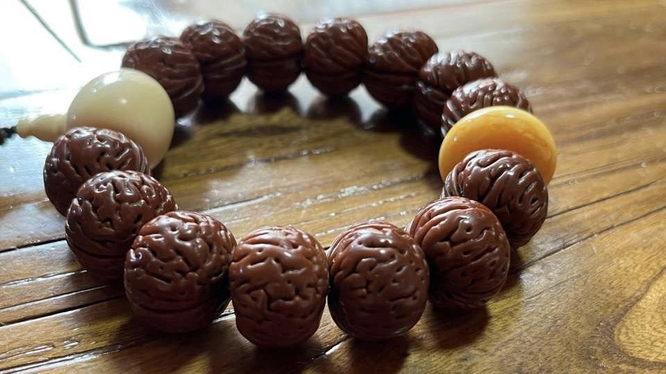 文玩|这几个品类的文玩穿着好盘玩、易包浆的外衣，却坑人无数！