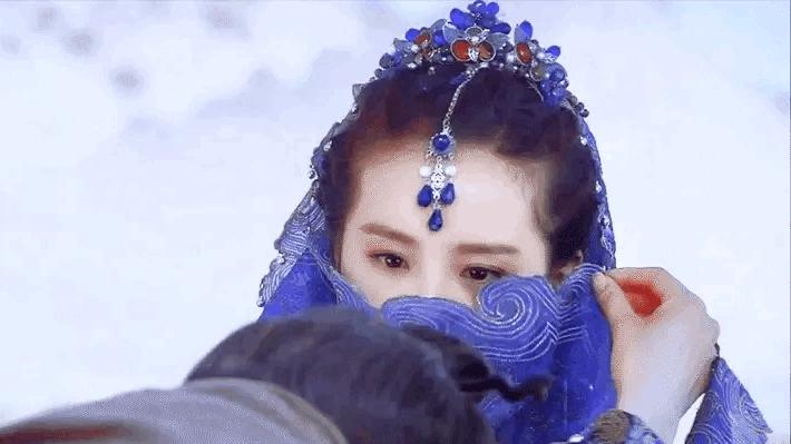 关晓彤|颜值不够别碰“额饰”！18位女星造型PK，谁才称得上倾国倾城