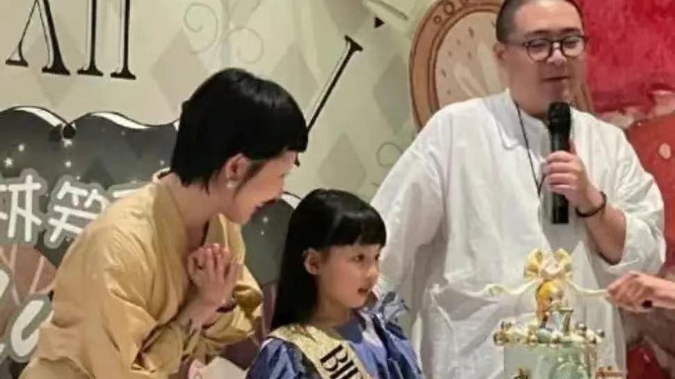 刘海 郝邵文妻子也是狠人！留狗啃刘海眉毛剃光真前卫，带7岁女儿嫁他