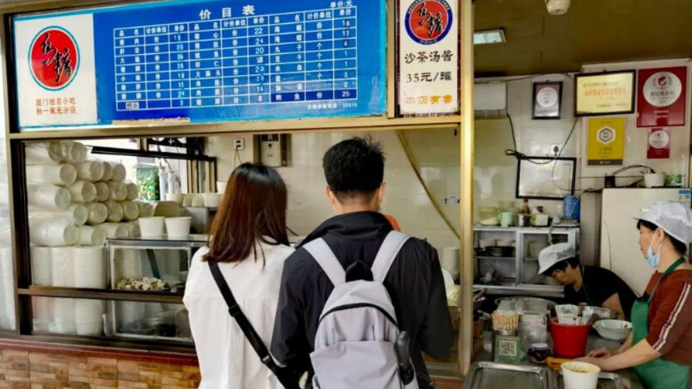 厦门|山东女大学生，在厦门这家老面馆点了一碗沙茶面，吃一口：草率了
