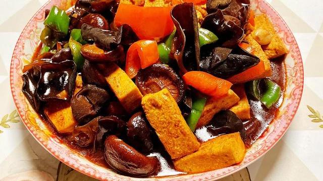 太原|家常豆腐搭配2样黑色食材，入口香气四溢，营养翻倍，家人爱吃