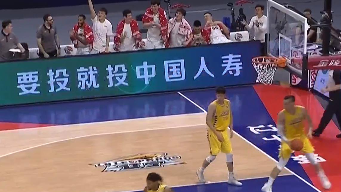 五佳球|莫兰德五佳球，谁注意场下？全员欢呼，蒋导罕见举动，征服全队