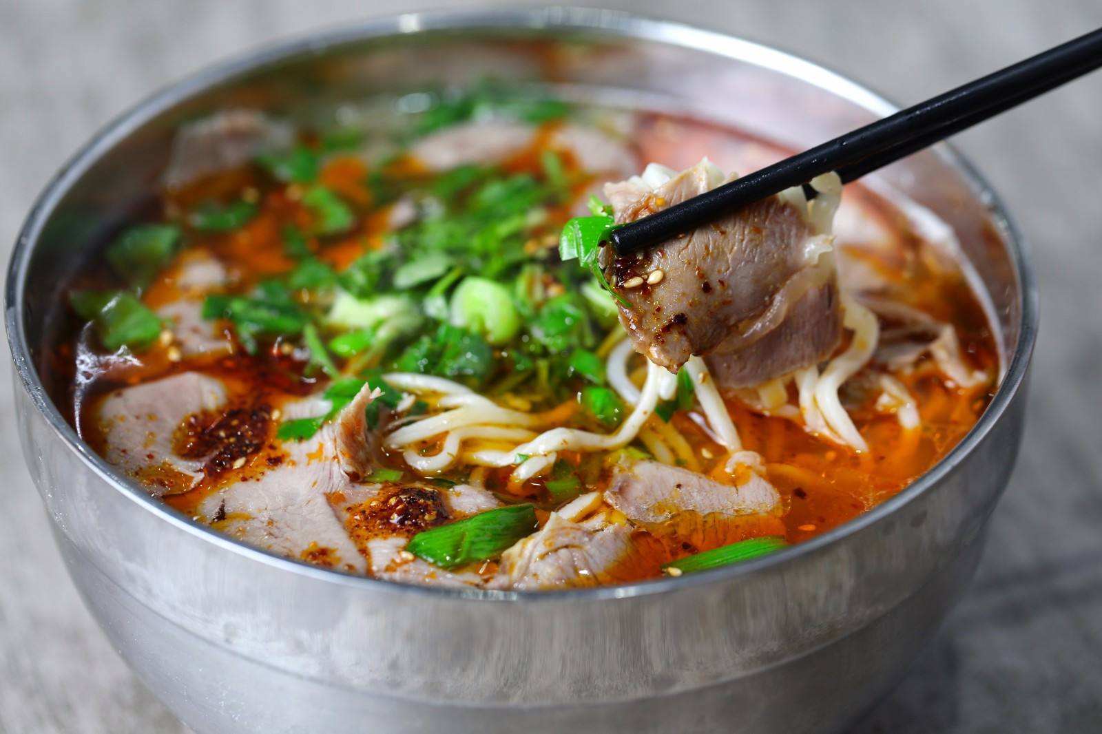 |贵州羊肉粉你吃过吗？六盘水这家20多年老店，羊肉粉排行榜第一