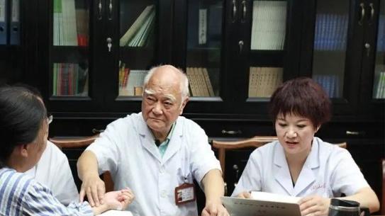 香港浸会大学|李济仁是如何从一个乡野郎中成长为中医泰斗的？看下他的传奇一生