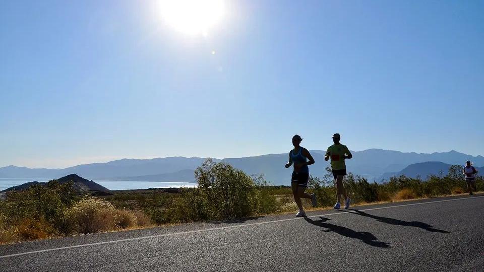 饮食|炎炎夏日，坚持跑步的人，真的“惹不起”！