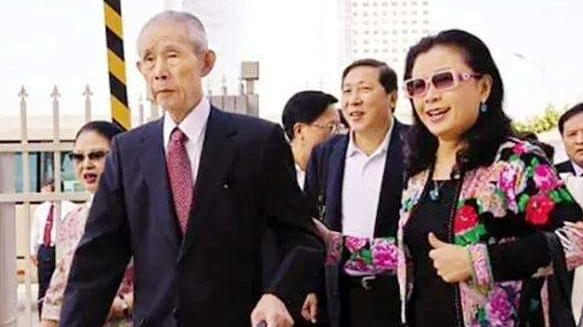 王永庆|她为报恩嫁老板，婚后才知丈夫是已婚，养大5子后弃百亿家产离开