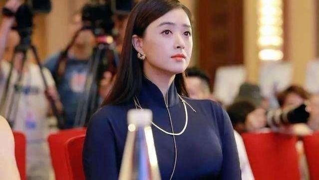 短发 39岁蒋欣撕下“微胖”标签，现在体重90斤，直言减肥或并不难