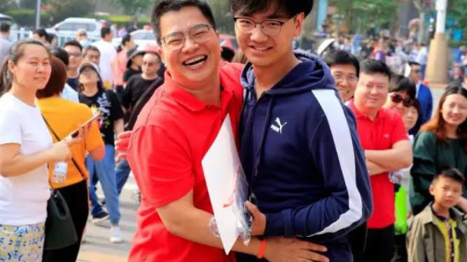 学霸|父母的职业对子女有影响？这类职业的家长，更容易培养出“学霸”