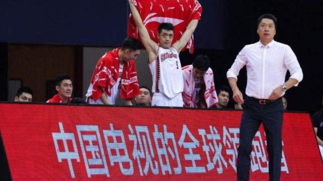 上海男篮|上海男篮热身赛大胜！郭昊文伤愈复出 李春江有新计划