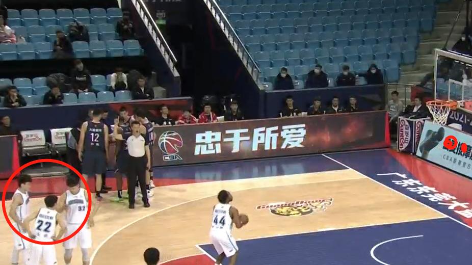 马奎尔|疲劳期！广东男篮落后10分后打了一波8-0，32号球员偷听战术？