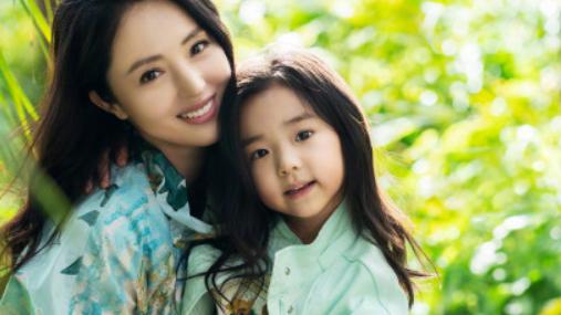 柳岩|41岁柳岩穿抹胸裙跳舞！双手上下晃动尽情摇摆，腰肢纤细皮肤超白