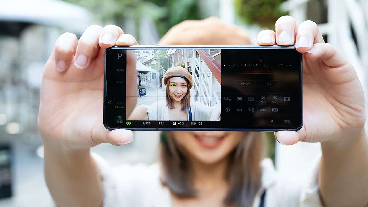 单反|小屏手机也能做旗舰，潜望式镜头+智能追焦，让手机拥有单反体验