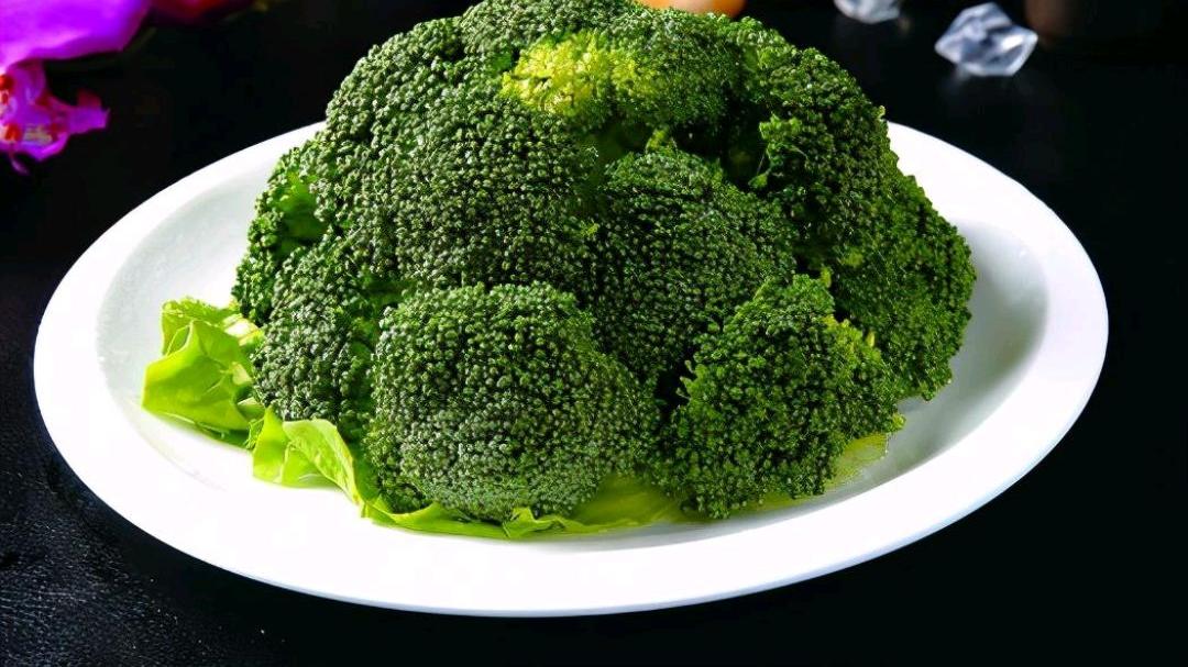 短发 减肥期间建议多吃2种主食、2种蔬菜、2种肉类，帮助加速脂肪燃烧