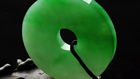 翡翠|翡翠投资需谨慎，专家来教会你，如何购买一些高档翡翠？