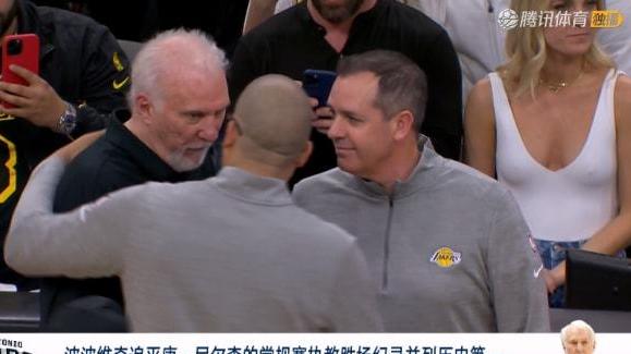 海耶斯|马刺险胜湖人！穆雷26+10+8，波波维奇达成里程碑，赛后沃格尔送上祝贺