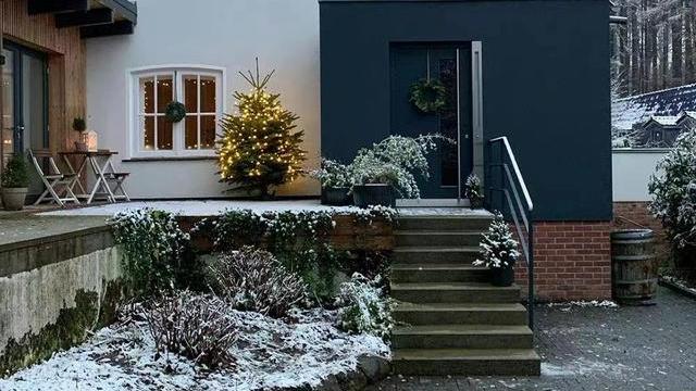 一个像童话一样温暖的家，整个空间布置精致柔和，由内而外都喜欢