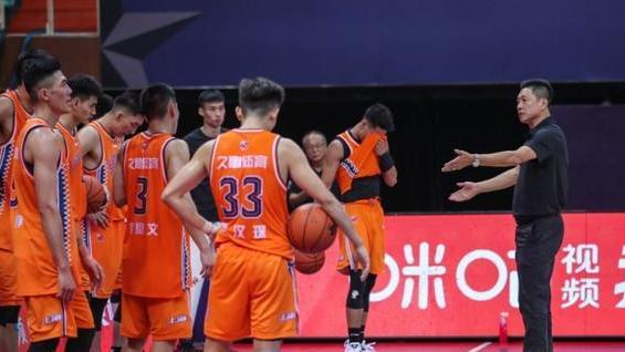 上海男篮|李春江下狠手！曝前广东宏远名将正式走人，上海队刮起青春风暴