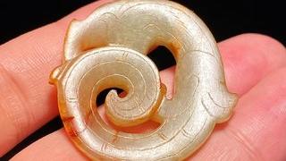 翡翠|清代 和田玉籽料白玉 枣红皮 咬尾龙 玉珮