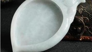 翡翠|武士爱剑, 墨客爱砚。才子佳人爱美玉，翡翠砚台为一绝！