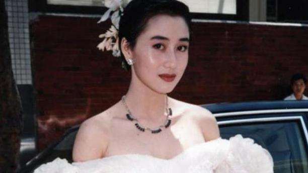 利智|即将成为赌王五太的利智，为何最后却嫁给了李连杰？