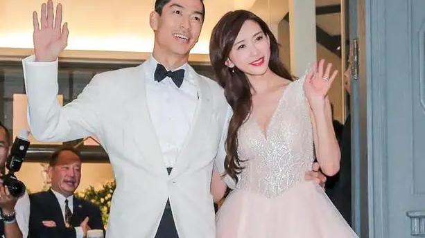 杀死伊芙|48岁林志玲生子后逆生长，素颜犹如婴儿肌，孩子来历却被质疑