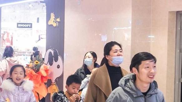 唯品会|唯品会“背着”我们还卖什么？群里炸开锅：感觉多年网购白玩了