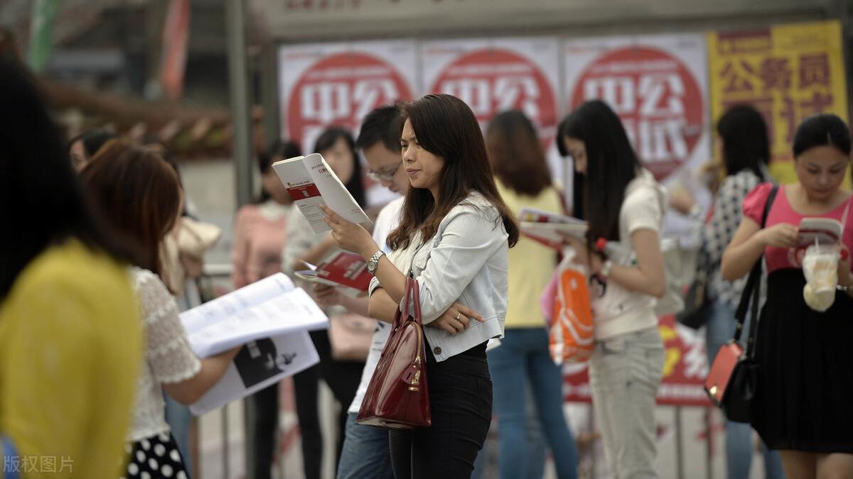 大学生|我985毕业，月薪2500，大学生找工作有多难？要讲年薪多少才全面