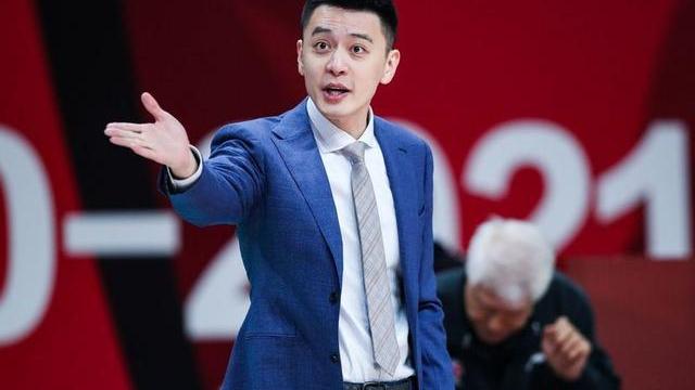 辽宁男篮|杨鸣下课基本成事实，2位主教练候选人呼声很高，李楠是其中之一
