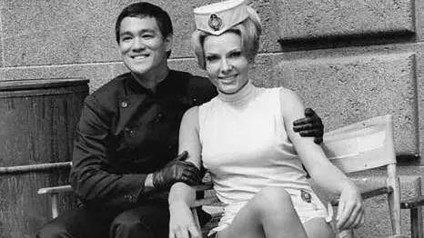 李小龙|李小龙经典的几张合影照，每张照片都有自己的故事