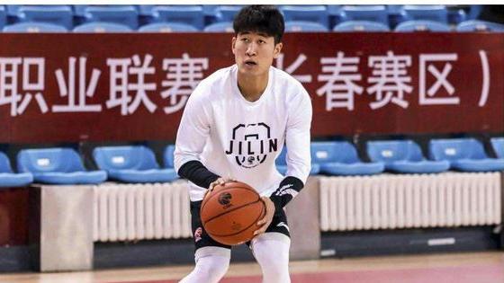 杜锋|男篮亚洲杯赛程公布！杜锋组全新国家队，吉林当红双子星终于入选