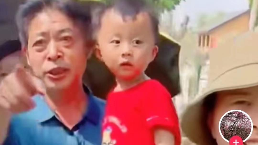 |许妈赢得儿孙满堂，网友却称应该感谢杜新枝，姚爸抱奇奇画面温馨