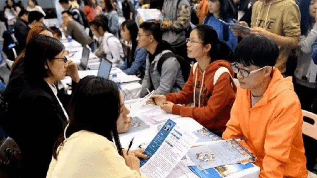 求职|人大法学生毕业找工作，提出月薪5000被拒，学生：这要求过分吗？