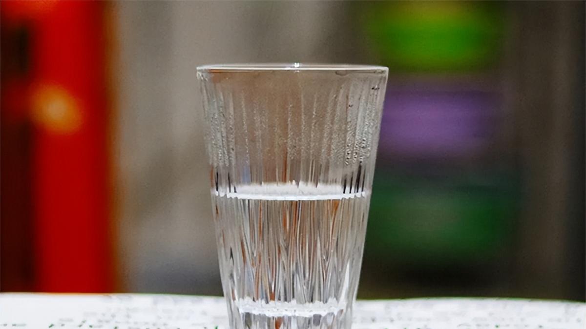 肠癌|据传：每天都喝矿泉水的人，会长出结石？喝矿泉水，还是白开水？