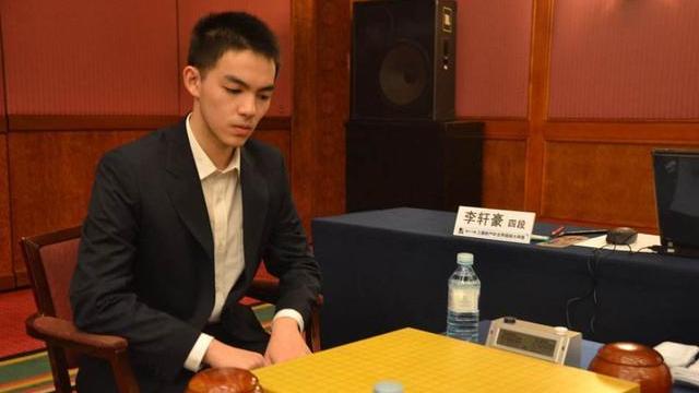 李轩豪|执拗带来惨败！李轩豪自我感觉良好，柁嘉熹送去一盘秒杀？