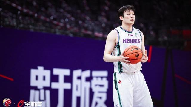 季后赛|CBA季后赛最新消息！12强出炉+暂留赛区，决战时刻即将上演