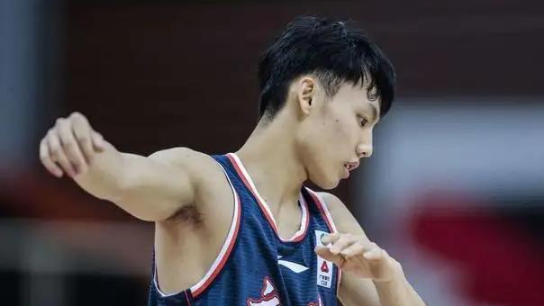 徐杰|CBA三消息：山东新帅遗憾下课，李京龙地位不稳，徐杰自主练三分