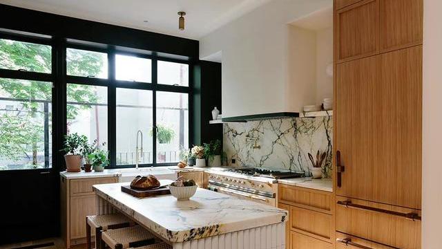 一字长条形住宅改造，复古与现代并存，清新原木带你品味家的温暖