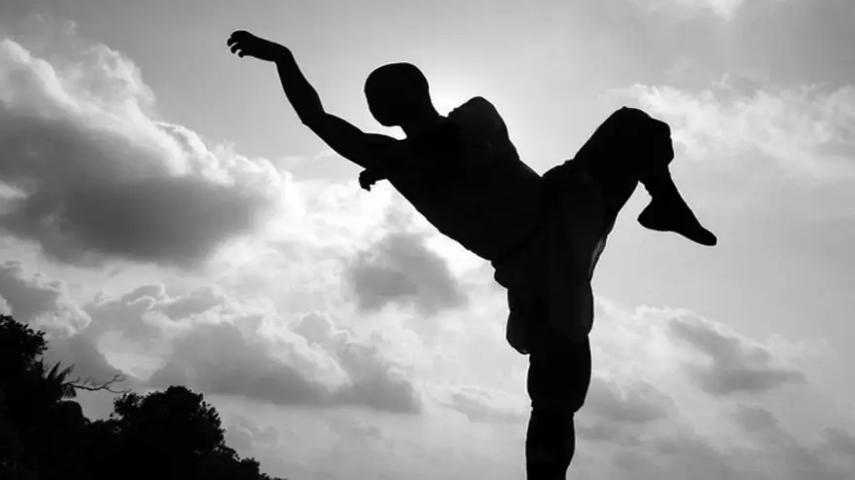 银行|上海富婆招聘男司机，月收入10万还管吃管住，4条要求有人满足吗