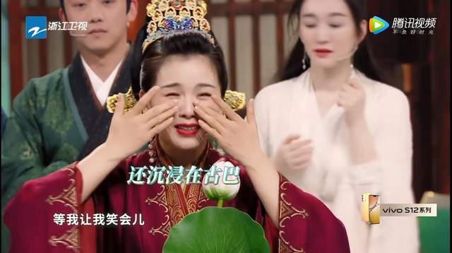 |蒋欣为乌克兰事件发声呼吁和平 相对来说邓超太不该了 网友：上过春晚就飘了