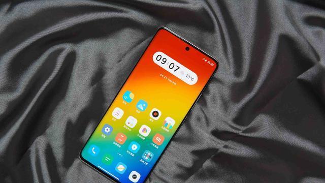 小米科技|小米和一加新机发布，售价差不多，一款主打拍摄一款主打游戏