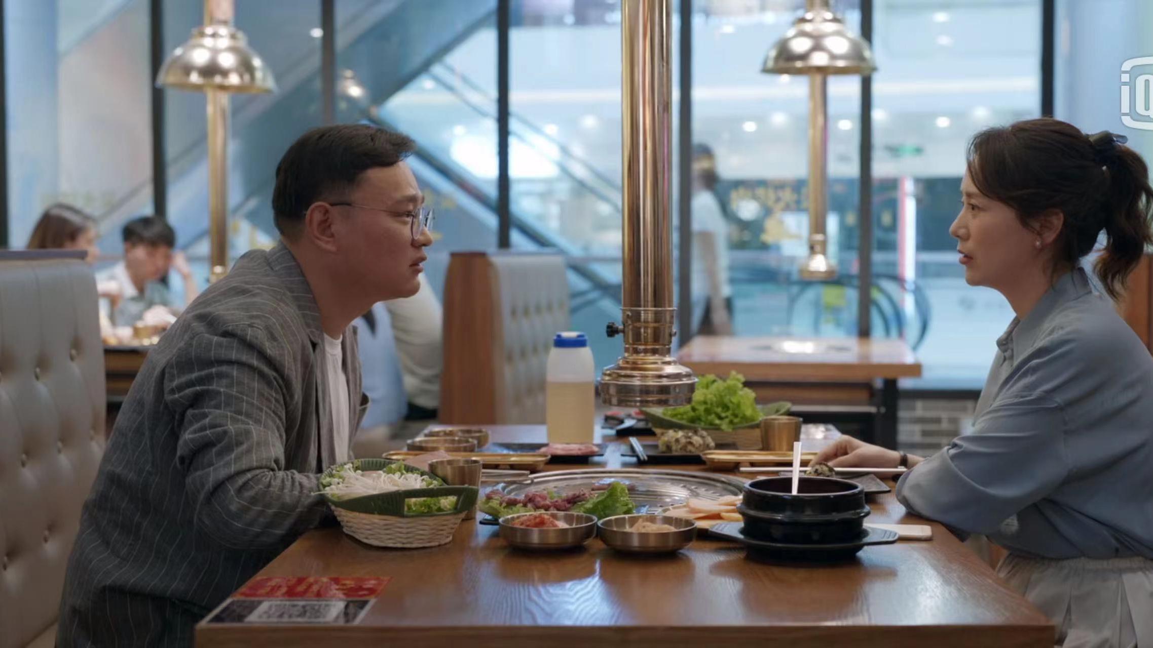 冯晓琴|冯晓琴拜金女嘴脸暴露，看到富二代豪宅，激动的两眼放光！