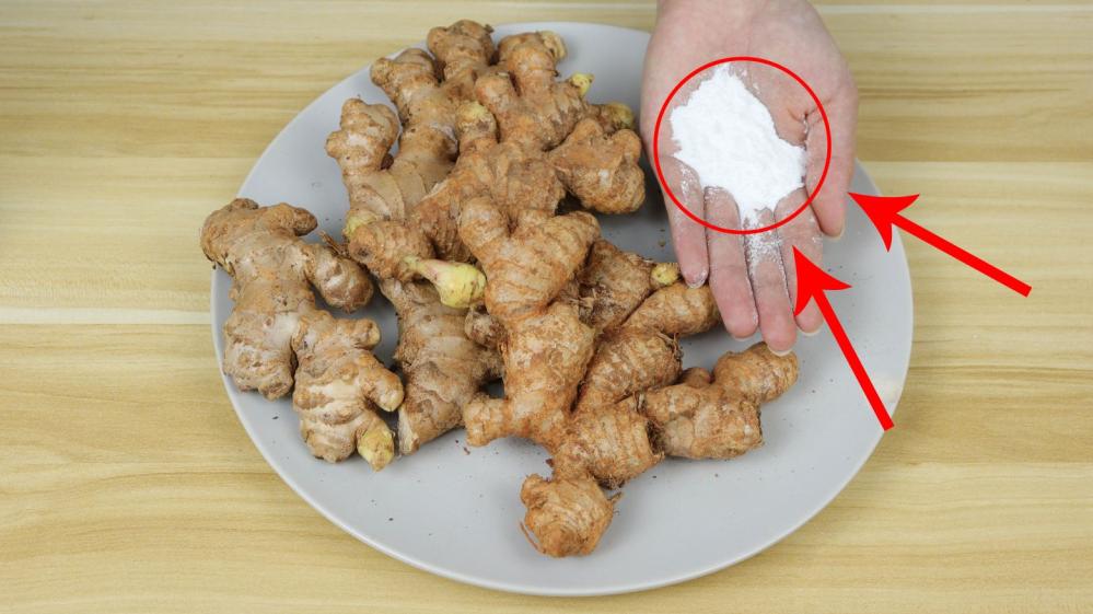 原来保存生姜这么简单，只需撒一把小苏打，放一年不干瘪也不发芽