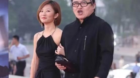 刘欢|刘欢父女同框走红毯，女儿尽显赢弱，可五官格外神似