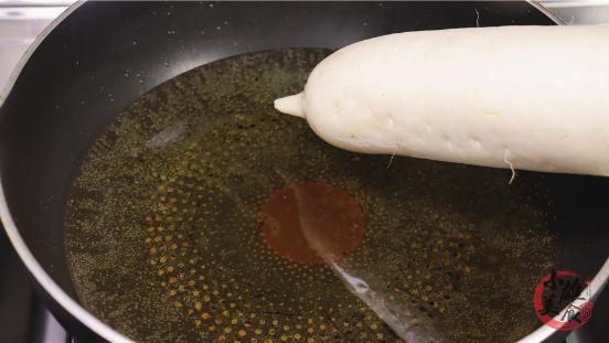 白萝卜|把萝卜放锅里炸一炸，出锅秒变美食，你绝对没试过，实在太香了