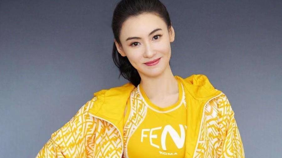 张柏芝|张柏芝身着性感泳装，小儿子照片曝光，网友：这是41岁的女人？