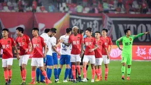 广州队|上午11点！上海媒体报道恒大引爆争议，球迷吐槽：你们太不要脸了