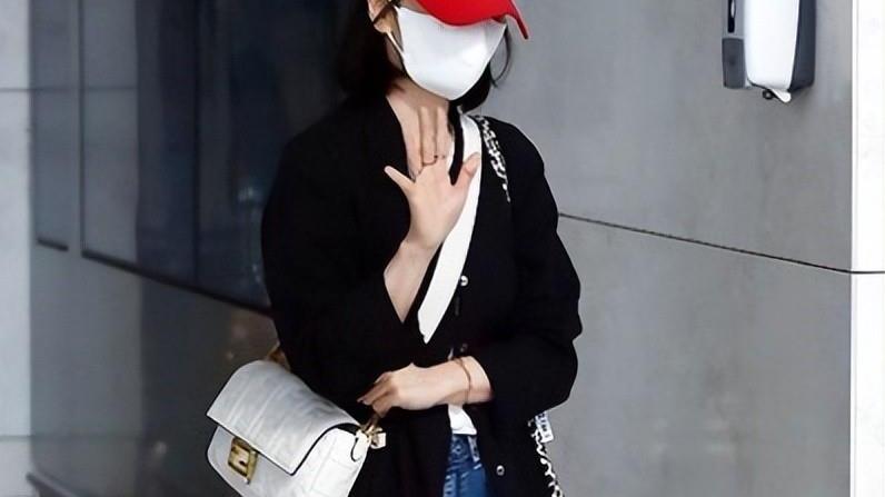 肠胃 宋慧乔睽违三年现身机场！俏丽短发佩戴口罩美貌不减当年