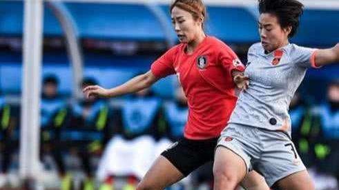 王霜|中国女足梅西王霜正式摊牌，犀利反击贾秀全：奥运惨败伤透了心