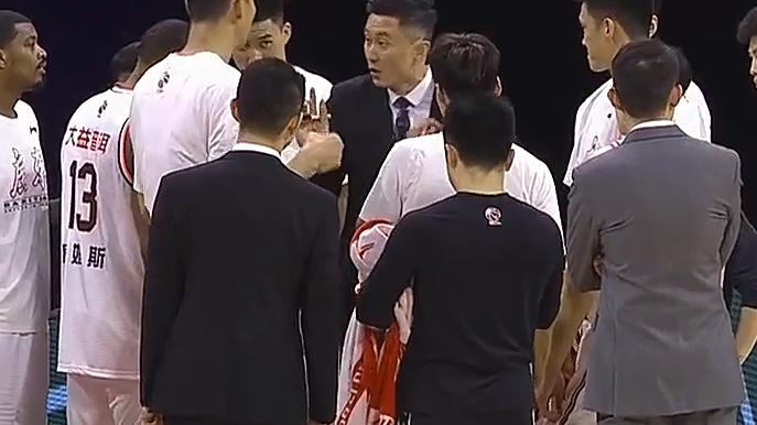 天津队|24分钟29犯规！津粤演犯规大战，曾繁日9分钟5犯，徐杰16分钟4犯